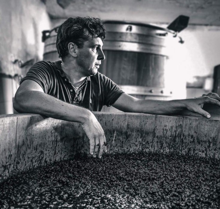 #9: Mit 500.000 Euro und viel Ehrgeiz startete Daniel Twardowski das vielleicht spektakulärste Rotweinprojekt Deutschlands: Pinot Noix. Im → Podcast des Captain erzählt Daniel, wie er das schaffte.