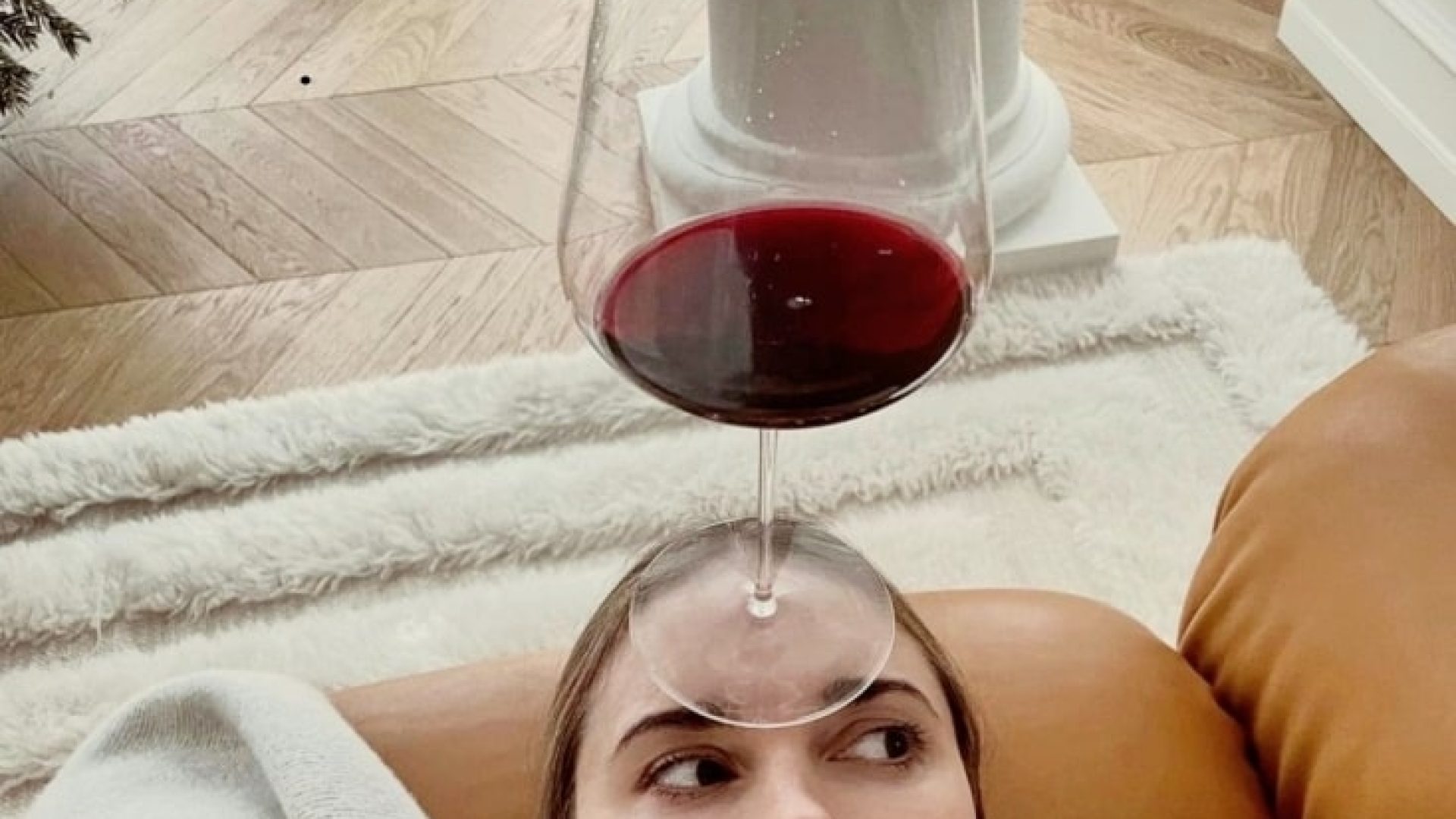 Winegirl_Kopf_ART-min